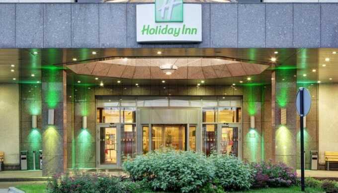  Holiday Inn    